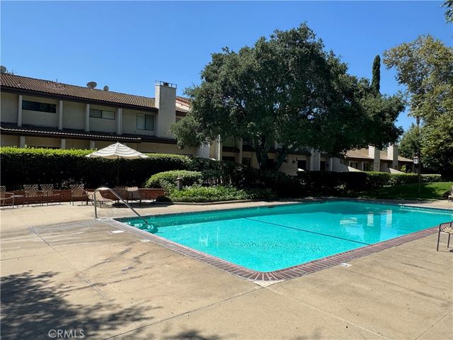 1138 Las Riendas Way, Pasadena, CA 91107