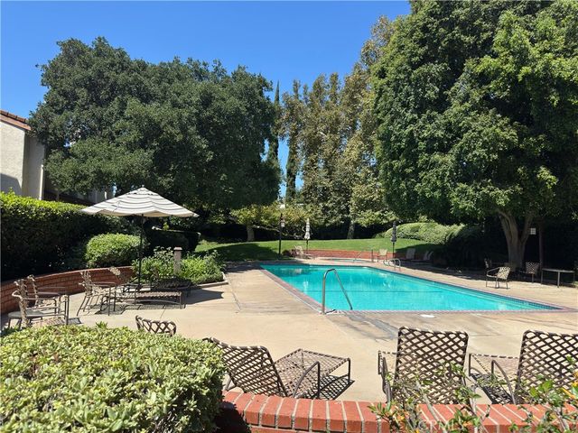 1138 Las Riendas Way, Pasadena, CA 91107