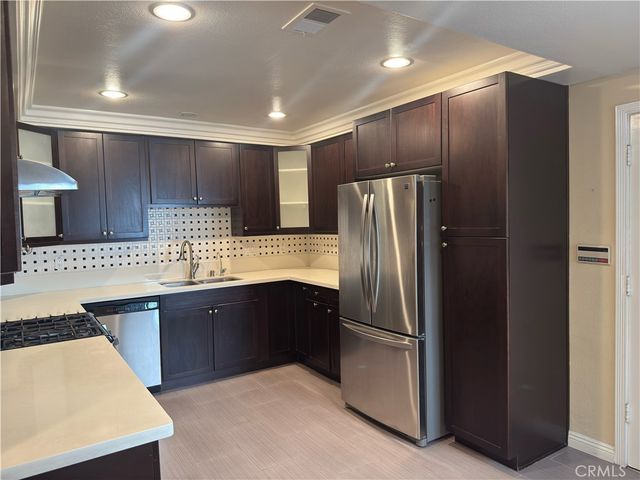 1138 Las Riendas Way, Pasadena, CA 91107