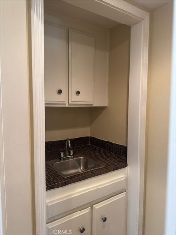 1138 Las Riendas Way, Pasadena, CA 91107
