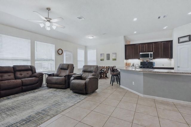 658 W Linnwood Drive, New Caney, TX 77357