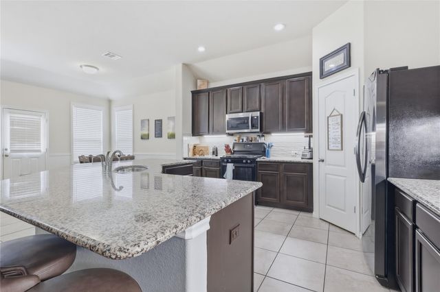 658 W Linnwood Drive, New Caney, TX 77357