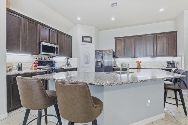 658 W Linnwood Drive, New Caney, TX 77357