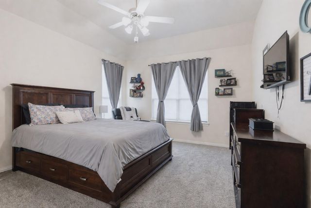 658 W Linnwood Drive, New Caney, TX 77357