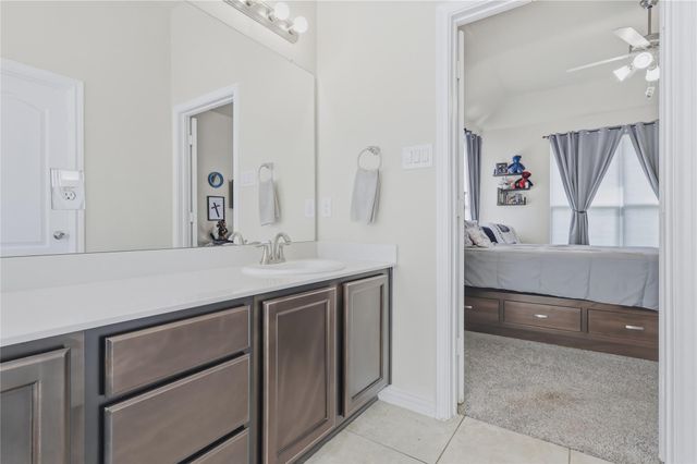 658 W Linnwood Drive, New Caney, TX 77357
