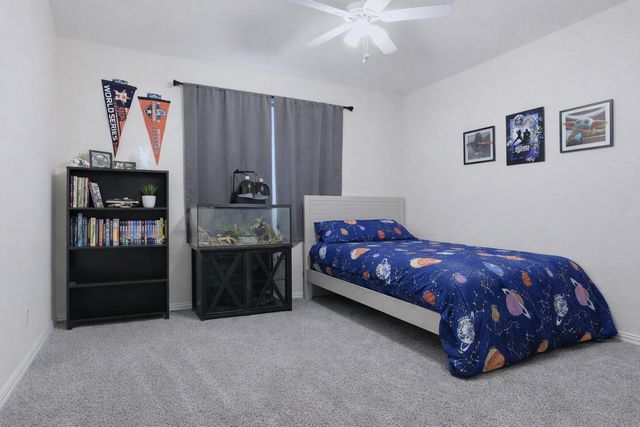 658 W Linnwood Drive, New Caney, TX 77357