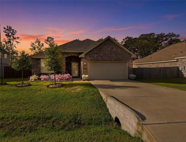 658 W Linnwood Drive, New Caney, TX 77357