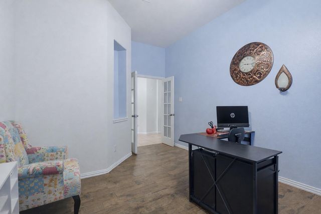 658 W Linnwood Drive, New Caney, TX 77357