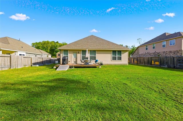 658 W Linnwood Drive, New Caney, TX 77357