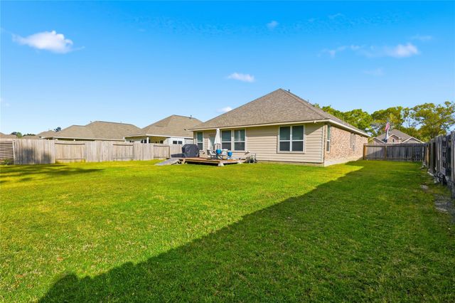 658 W Linnwood Drive, New Caney, TX 77357