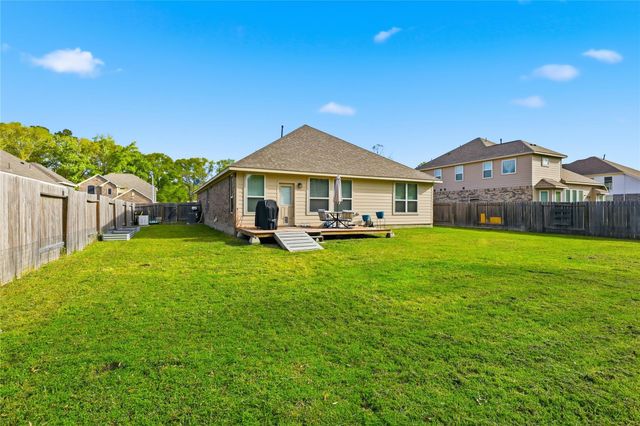 658 W Linnwood Drive, New Caney, TX 77357