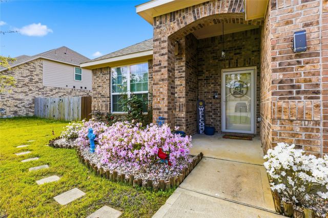 658 W Linnwood Drive, New Caney, TX 77357
