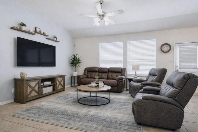 658 W Linnwood Drive, New Caney, TX 77357