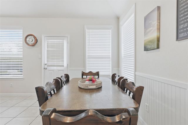 658 W Linnwood Drive, New Caney, TX 77357
