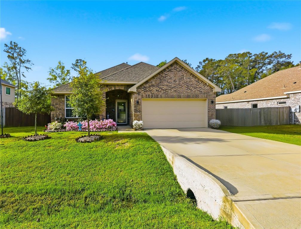 658 W Linnwood Drive, New Caney, TX 77357