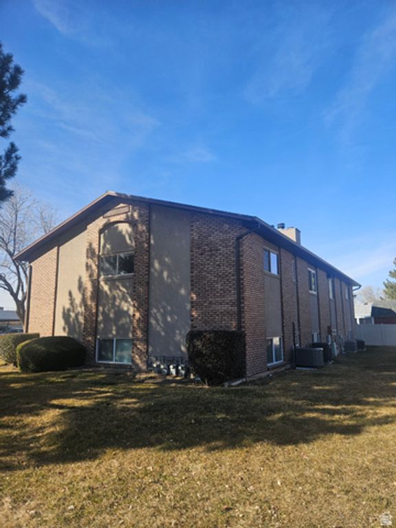 Image 16 of property listing at 1461 N AMIRON WAY #B, Orem, UT 84057