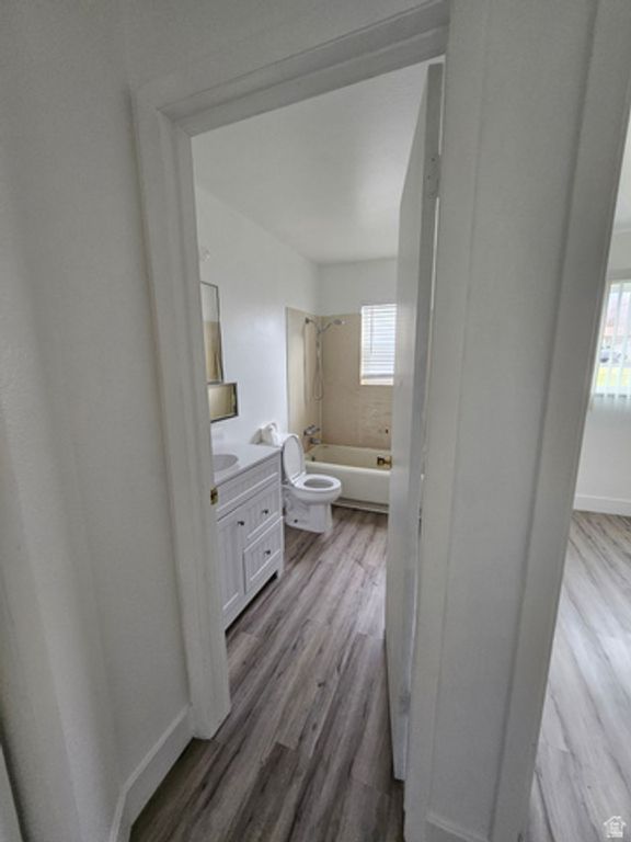 Image 7 of property listing at 1461 N AMIRON WAY #B, Orem, UT 84057