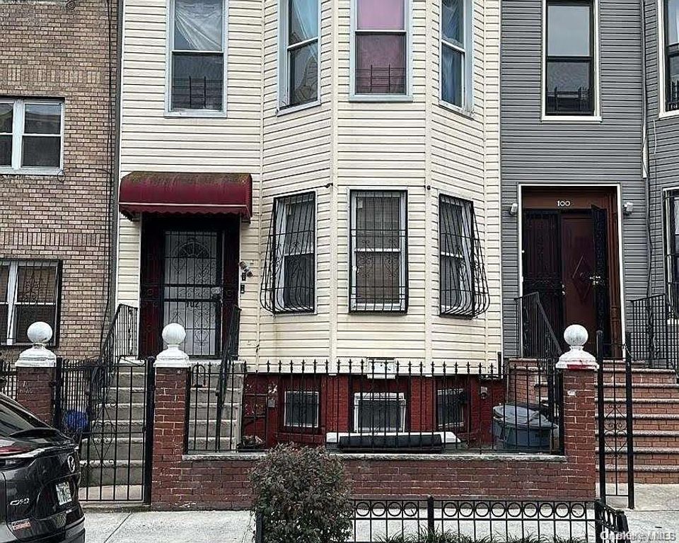 102 Cornelia Street, Brooklyn, NY 11221