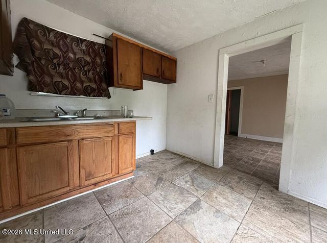 3701 Lampton Avenue, Jackson, MS 39213