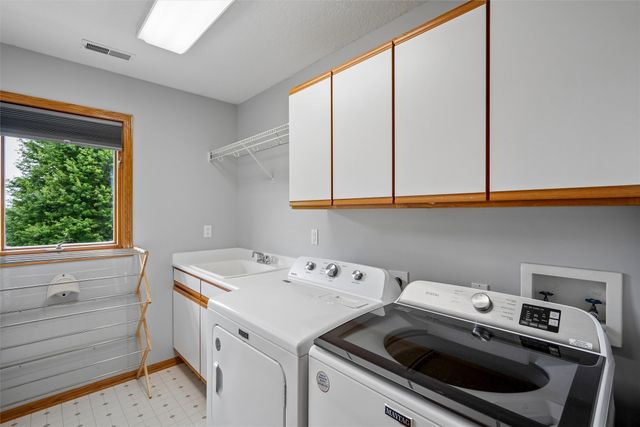 3240 Maple Court, Waukee, IA 50263