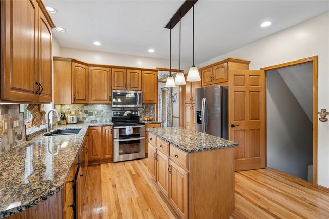 3240 Maple Court, Waukee, IA 50263