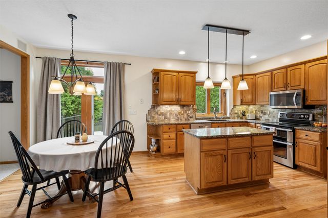 3240 Maple Court, Waukee, IA 50263
