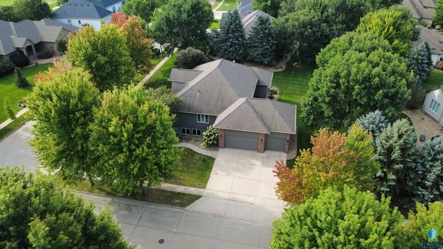6205 S Pinehurst Ct Court, Sioux Falls, SD 57108