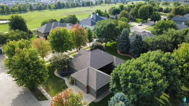 6205 S Pinehurst Ct Court, Sioux Falls, SD 57108
