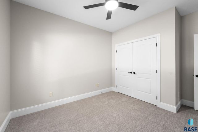 6205 S Pinehurst Ct Court, Sioux Falls, SD 57108