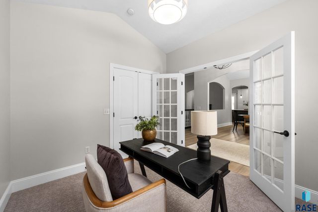 6205 S Pinehurst Ct Court, Sioux Falls, SD 57108