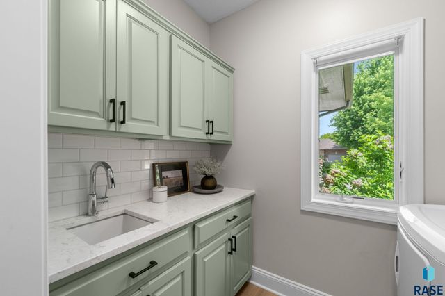 6205 S Pinehurst Ct Court, Sioux Falls, SD 57108
