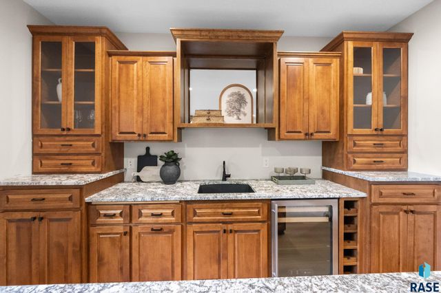 6205 S Pinehurst Ct Court, Sioux Falls, SD 57108