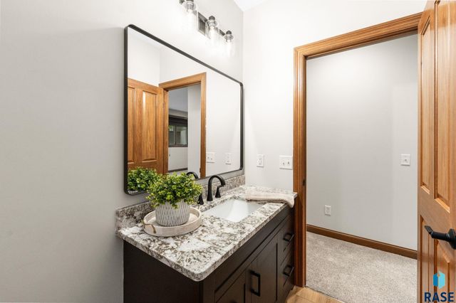 6205 S Pinehurst Ct Court, Sioux Falls, SD 57108
