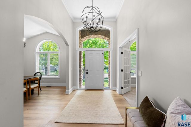 6205 S Pinehurst Ct Court, Sioux Falls, SD 57108
