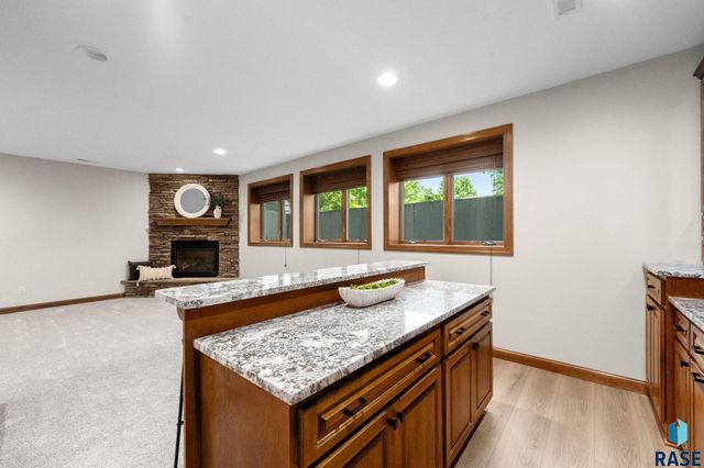 6205 S Pinehurst Ct Court, Sioux Falls, SD 57108