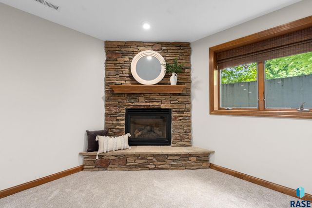 6205 S Pinehurst Ct Court, Sioux Falls, SD 57108