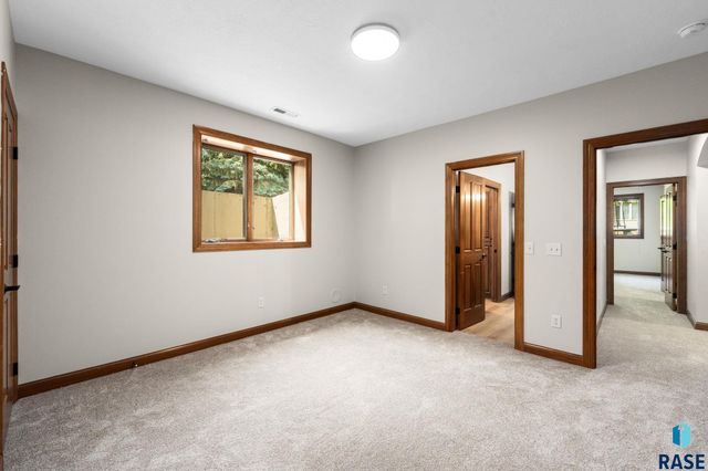 6205 S Pinehurst Ct Court, Sioux Falls, SD 57108