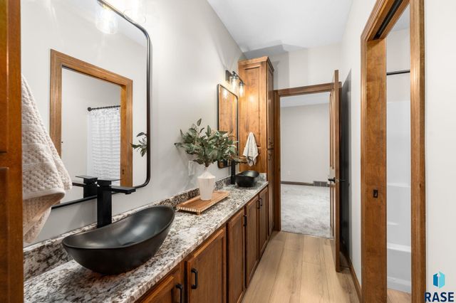 6205 S Pinehurst Ct Court, Sioux Falls, SD 57108