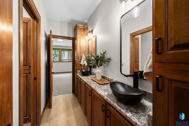 6205 S Pinehurst Ct Court, Sioux Falls, SD 57108