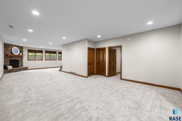 6205 S Pinehurst Ct Court, Sioux Falls, SD 57108