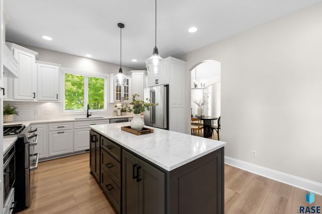 6205 S Pinehurst Ct Court, Sioux Falls, SD 57108