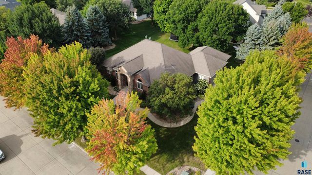 6205 S Pinehurst Ct Court, Sioux Falls, SD 57108