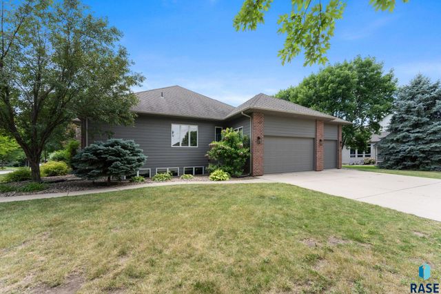 6205 S Pinehurst Ct Court, Sioux Falls, SD 57108
