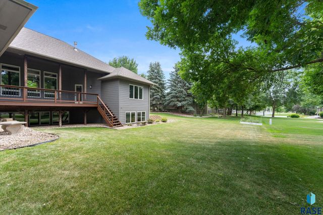 6205 S Pinehurst Ct Court, Sioux Falls, SD 57108