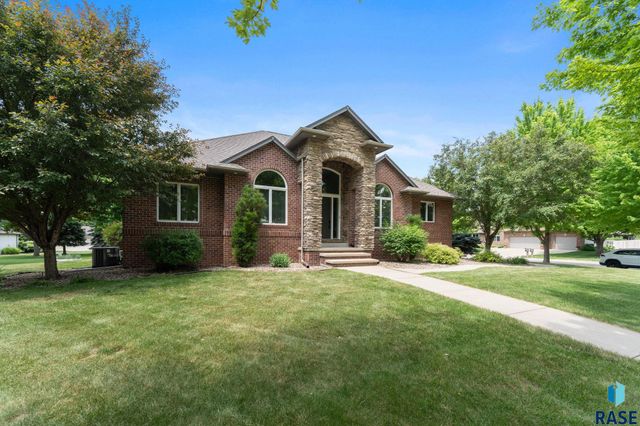 6205 S Pinehurst Ct Court, Sioux Falls, SD 57108