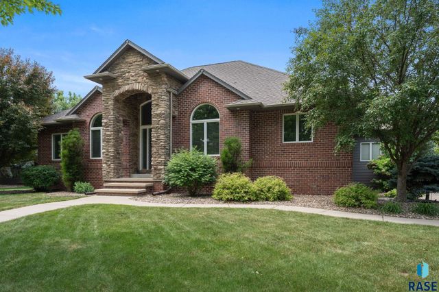 6205 S Pinehurst Ct Court, Sioux Falls, SD 57108