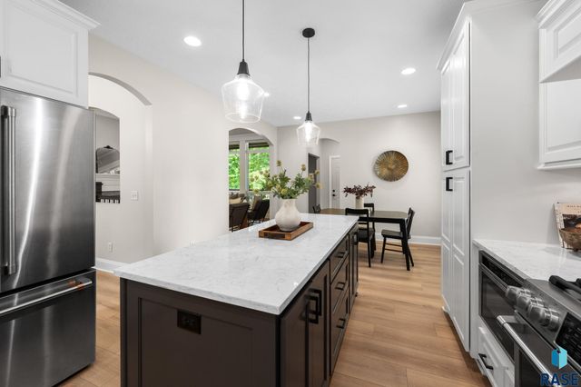 6205 S Pinehurst Ct Court, Sioux Falls, SD 57108