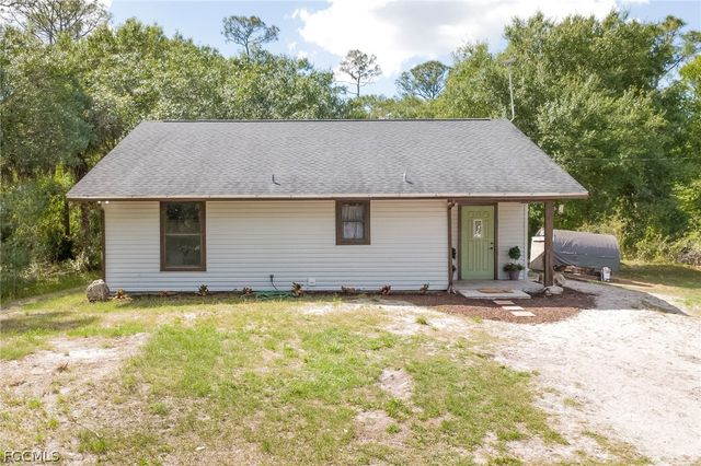 1063 Debbie LN, Labelle, FL 33935