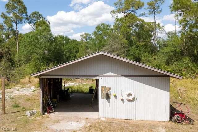 1063 Debbie LN, Labelle, FL 33935