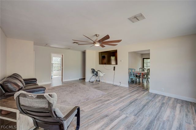 1063 Debbie LN, Labelle, FL 33935